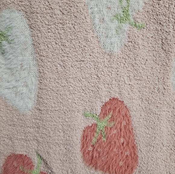 Envogue Pink Strawberry Super Soft Knit Throw 50" x 70" - Picture 3 of 3